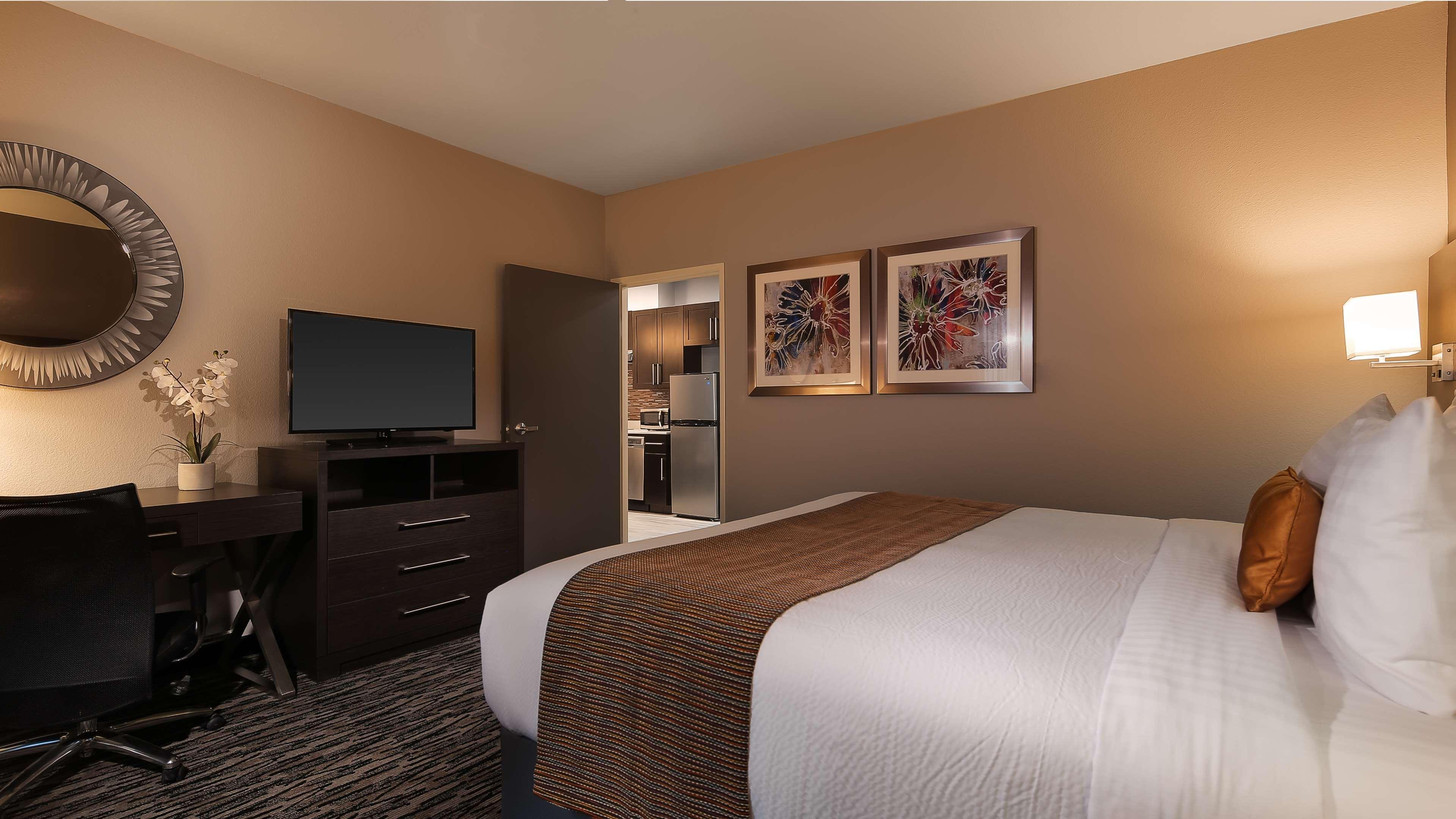 Best Western Plus Executive Residency Baytown Exterior photo