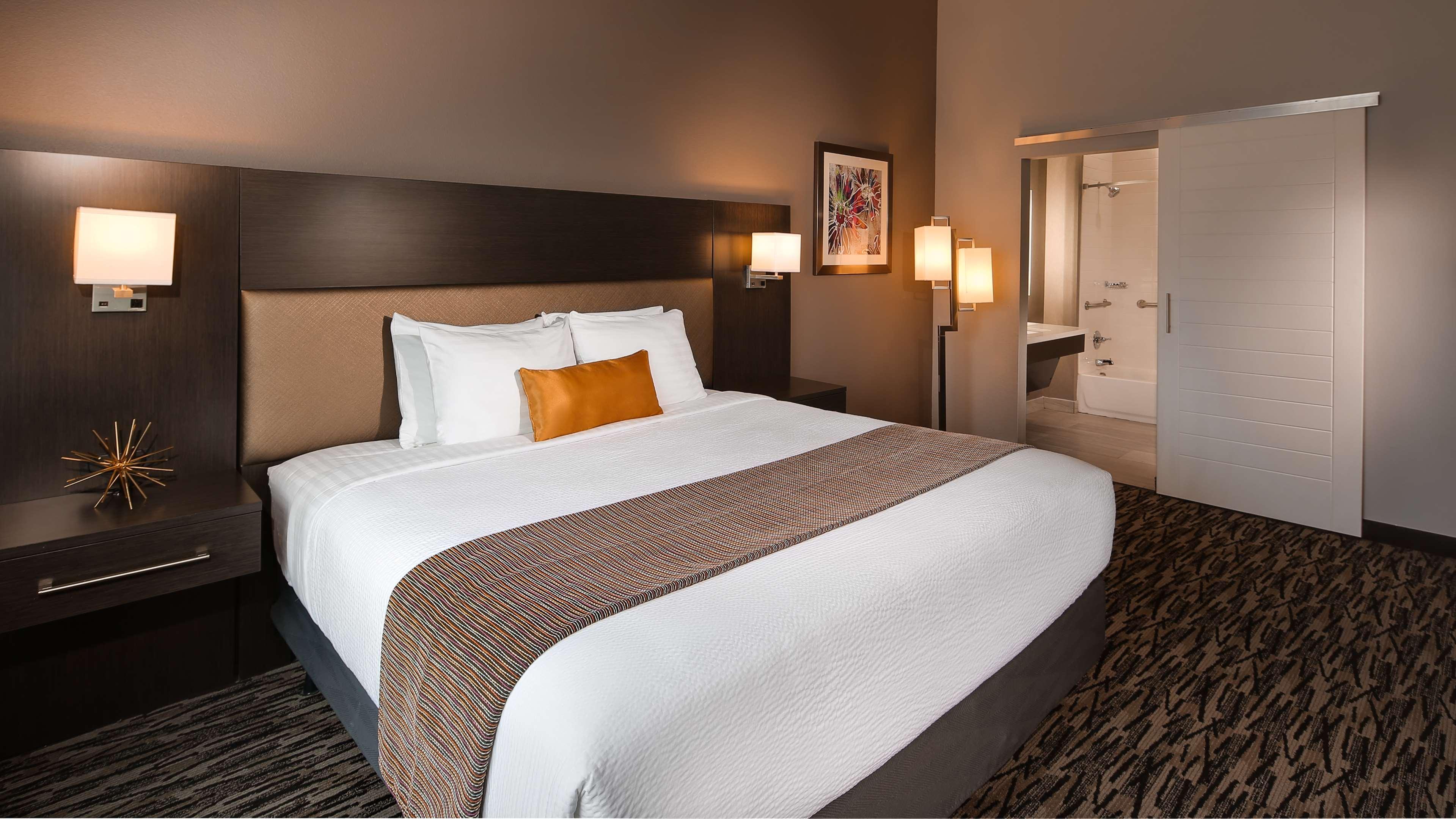 Best Western Plus Executive Residency Baytown Exterior photo