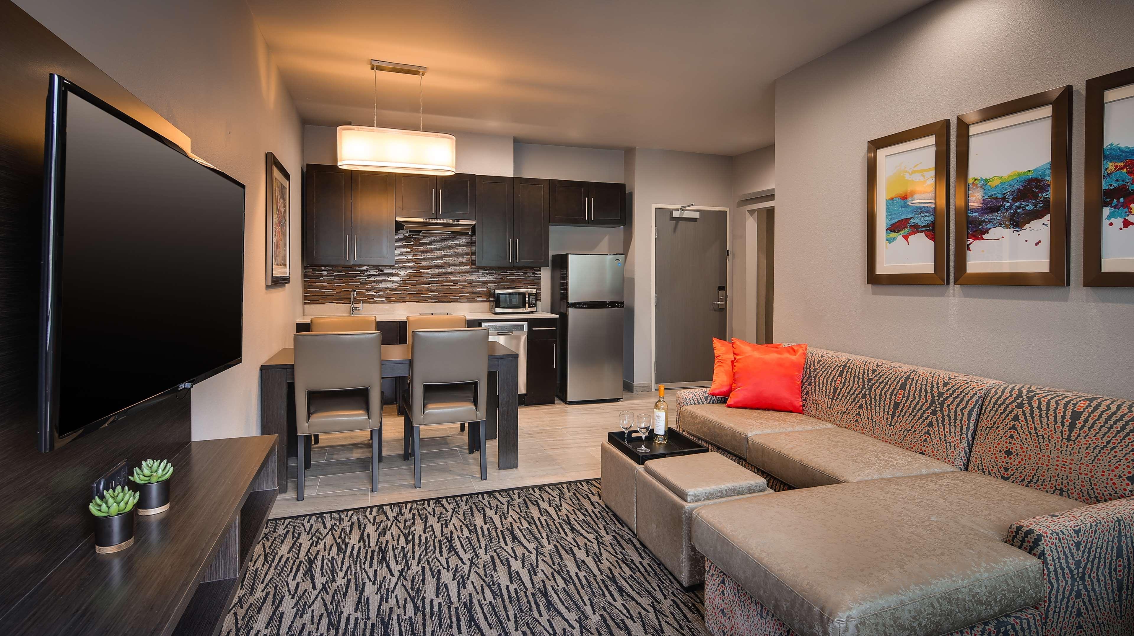 Best Western Plus Executive Residency Baytown Exterior photo