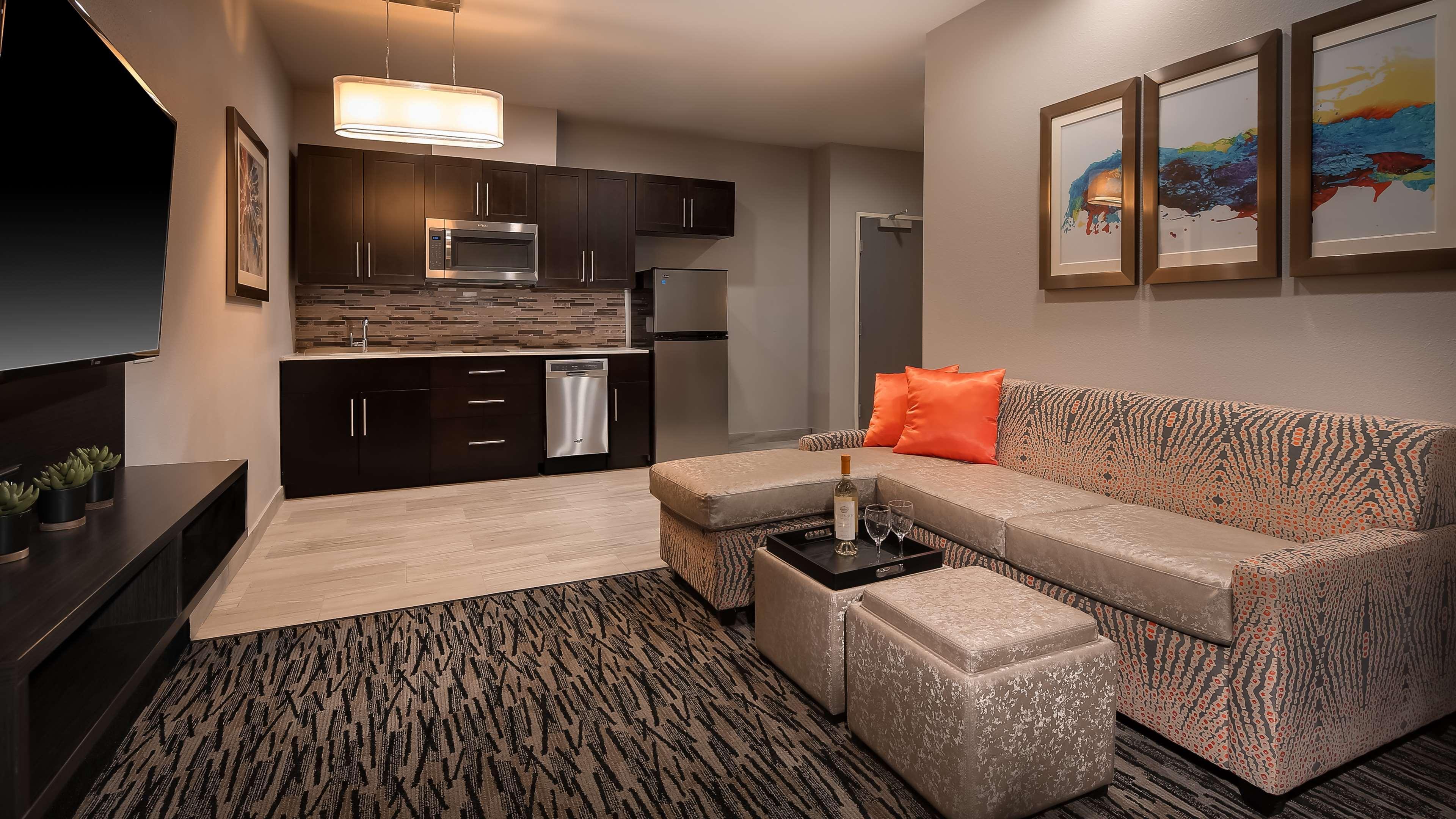 Best Western Plus Executive Residency Baytown Exterior photo