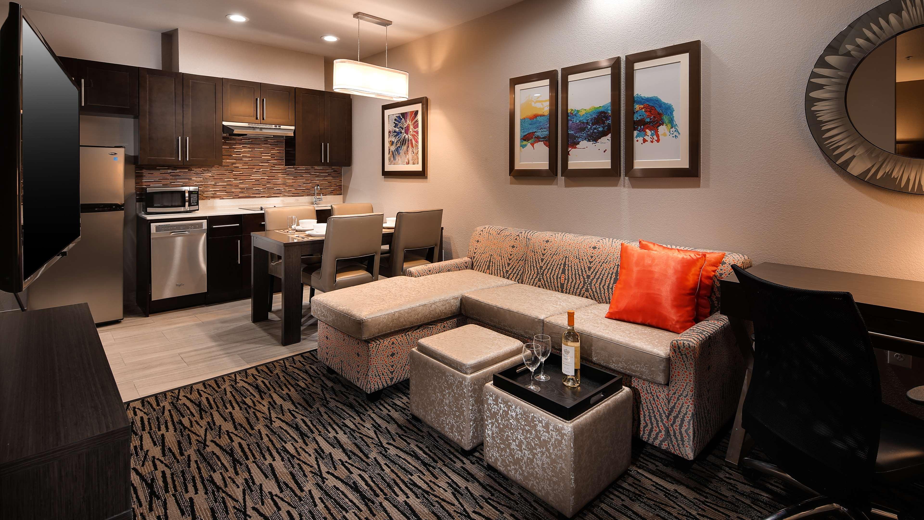 Best Western Plus Executive Residency Baytown Exterior photo