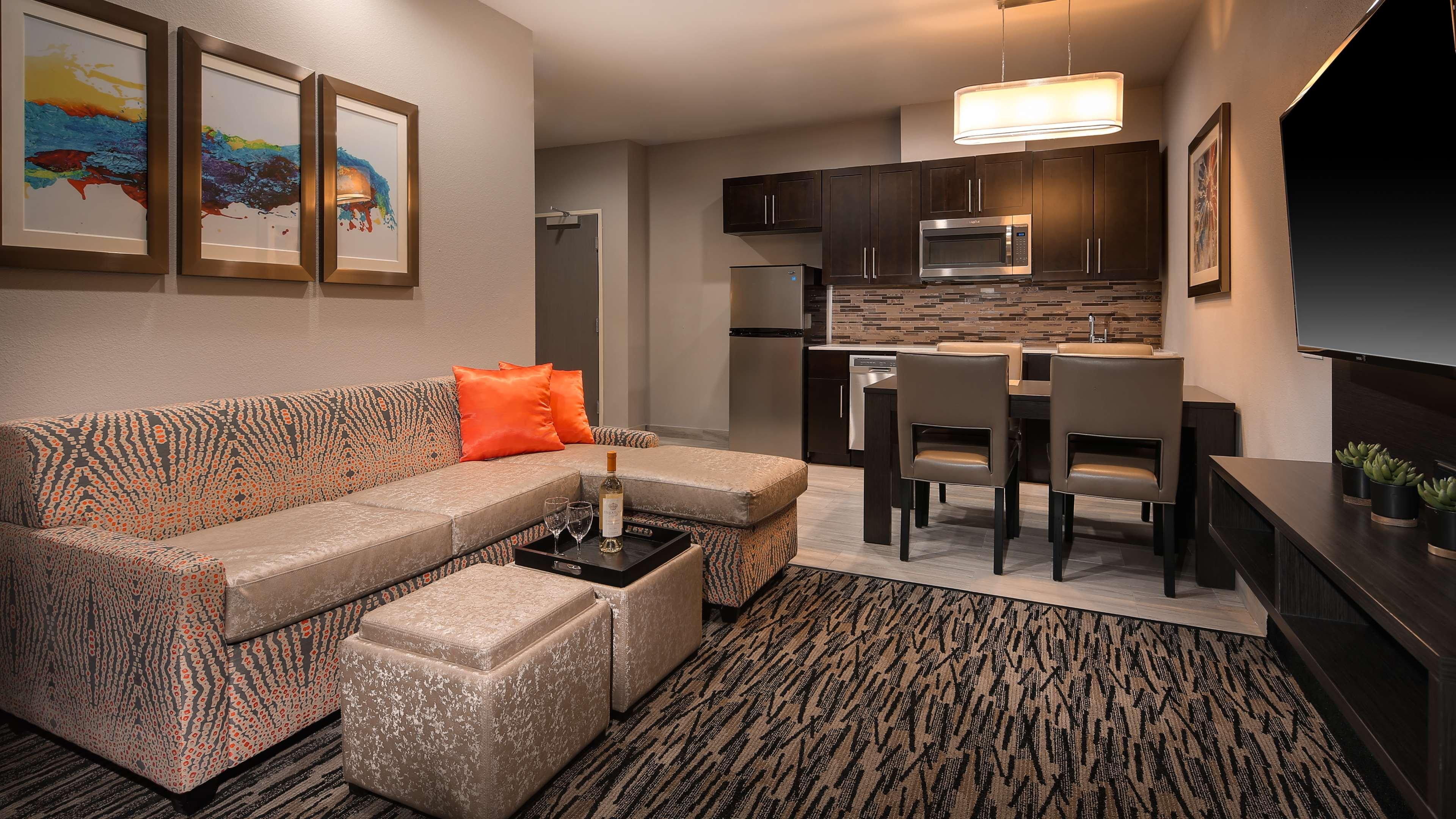 Best Western Plus Executive Residency Baytown Exterior photo