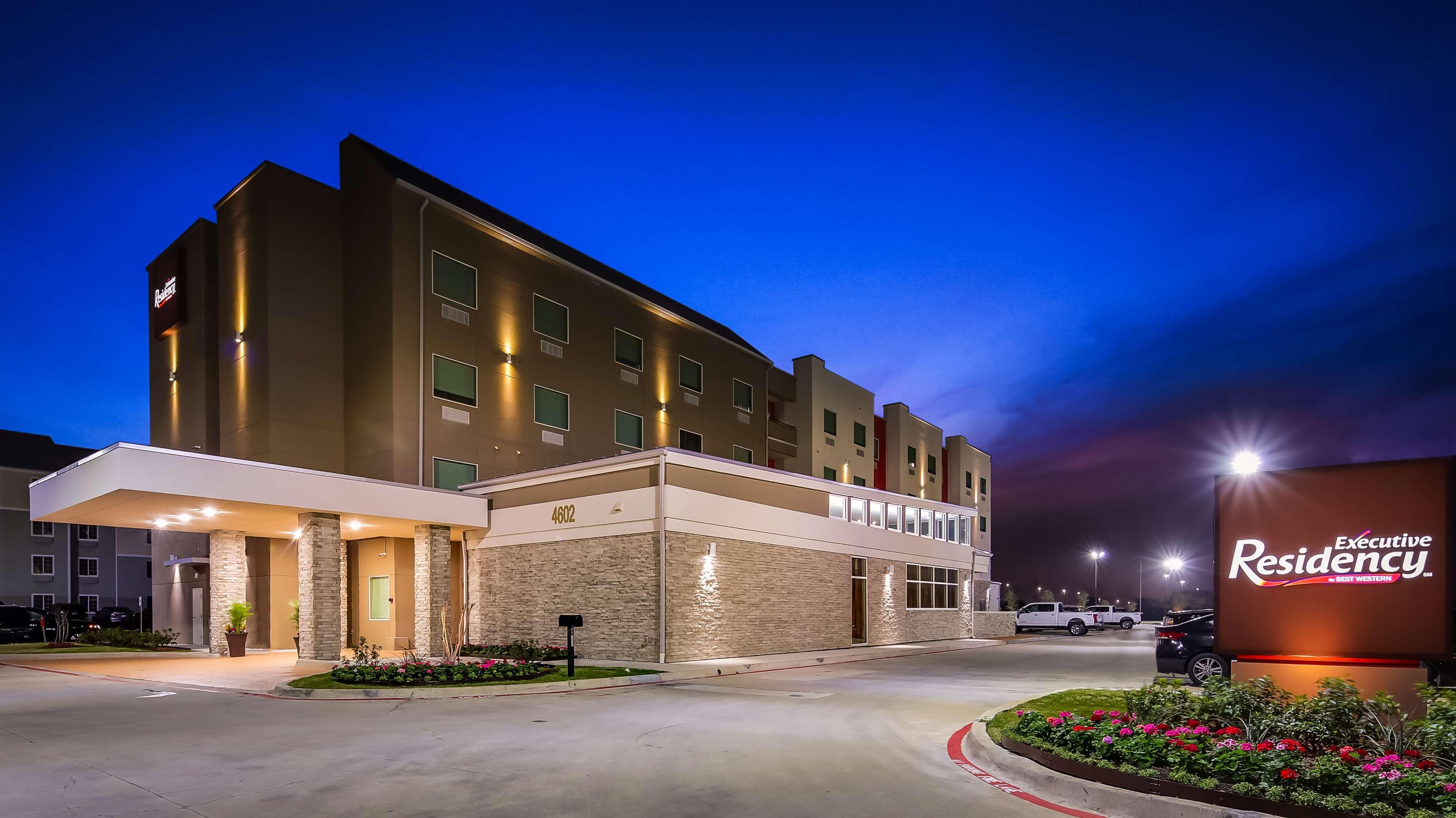 Best Western Plus Executive Residency Baytown Exterior photo