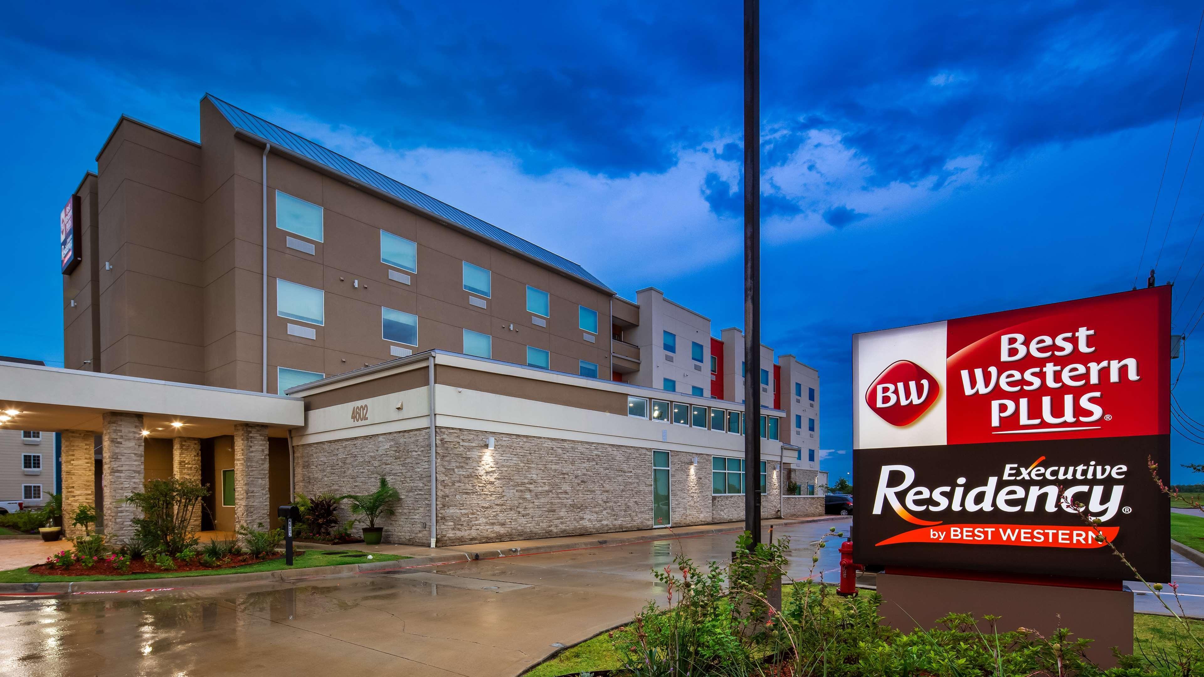 Best Western Plus Executive Residency Baytown Exterior photo