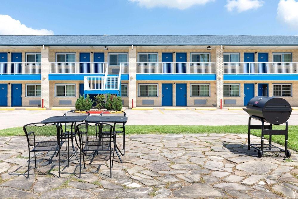 Best Western Plus Executive Residency Baytown Exterior photo