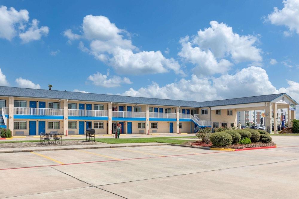 Best Western Plus Executive Residency Baytown Exterior photo
