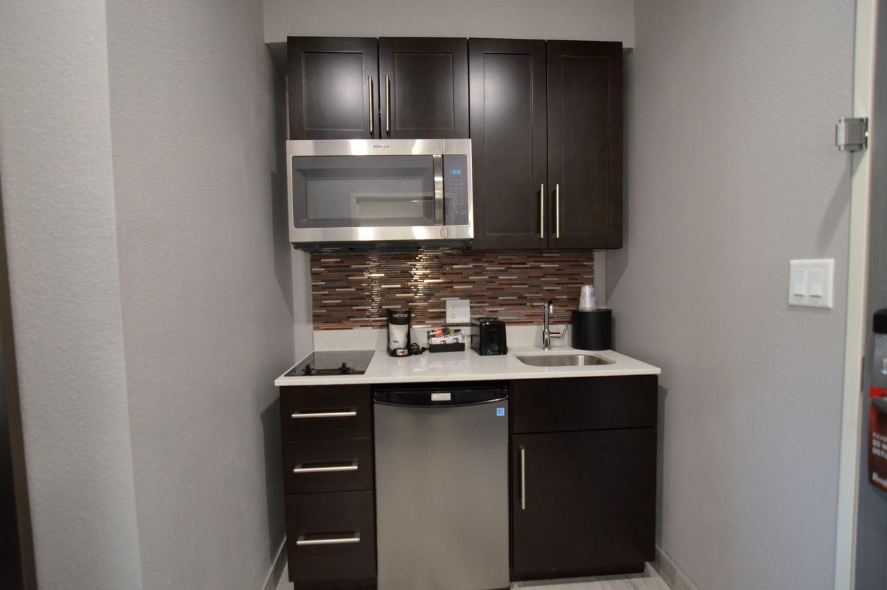 Best Western Plus Executive Residency Baytown Exterior photo